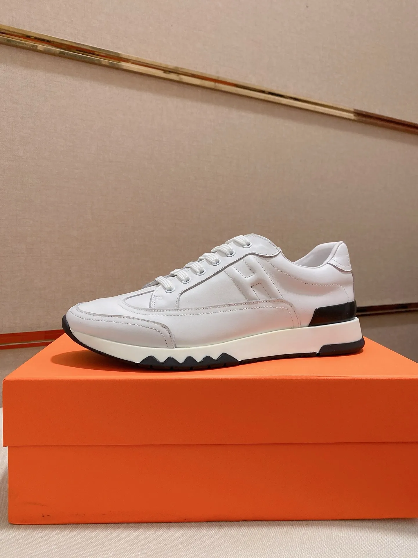 Ex-factory price: 500💰《HERMES》【Classic original single version】Hermès; top 🔝purchasing agent🔍🔍men's latest 🇺🇸sold simultaneously, original imported from Italy ▲▲first-layer cowhide ▲▲ (high-end, nobility and class) ) Exquisite workmanship (Italian 🇮🇹 imported water-dyed 🐂 cowhide lining) sole: original sole provided by the original factory, ⚠️exclusive double-layer activity·TPR·rubber·combined molded outsole; super comfortable·wear-resistant·non-slip·environmental protection The real thing is more beautiful when photographed in kind (high quality, following orders), you can come in and out at will * Number of yards: 38·39·40·41·42·43·44# (can be customized 45.)